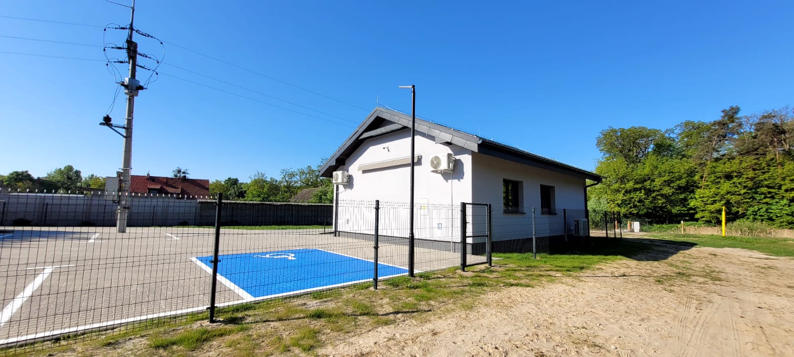 świetlica wiejska w&nbsp;Jeziorach Wielkich