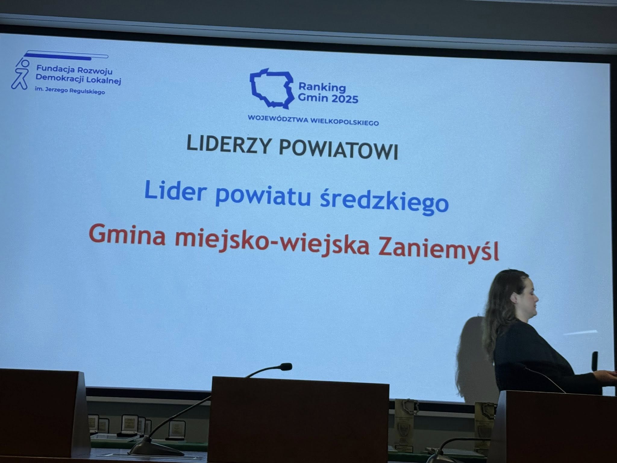 Tablica informacujna o&nbsp;wyr&oacute;żnieniu